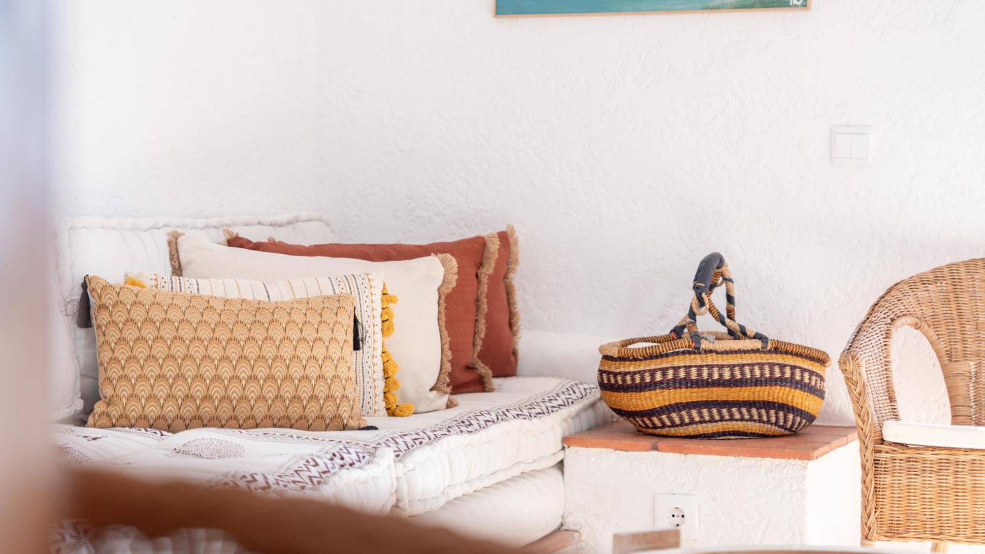 Comfy 2 Bdr W/ Balcony By Lovelystay *